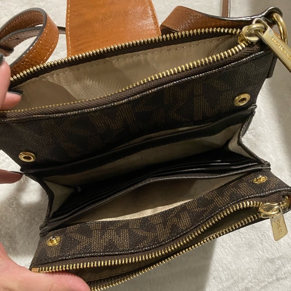 Small Michael Kora cross body bag - Picture 2 of 5